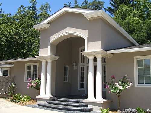 500x350/js_RobertsFrontPorchUpClose.jpg